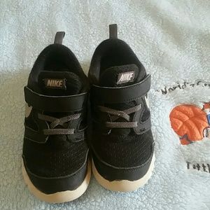 Nike toddler boy shoes 10c